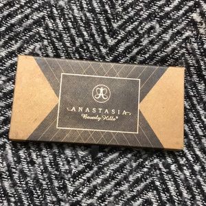 Shadow couture palette ✨NO TRADES✨ OBO